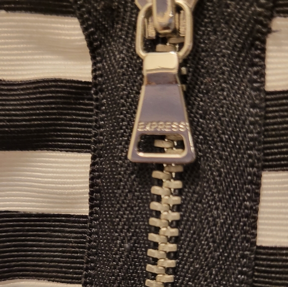 Express Stripped Sleeveless dress - Picture 5 of 8